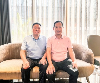 新明珠集團(tuán)葉德林董事長(zhǎng)一行赴四川成都、宜賓終端市場(chǎng)走訪調(diào)研