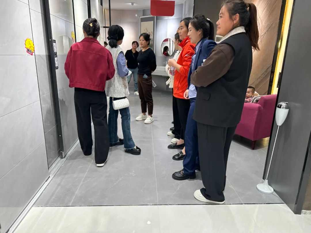 1697178983234891.jpg 獅王瓷磚萬人火花節(jié)全國巡回賽棗莊站火爆全城3.jpg